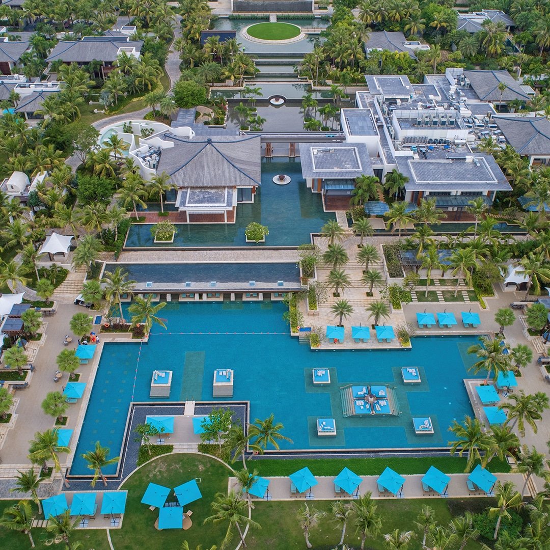 Higold Milano propone sdrai e lettino piscina – Realizzazione Capella Hotel in China