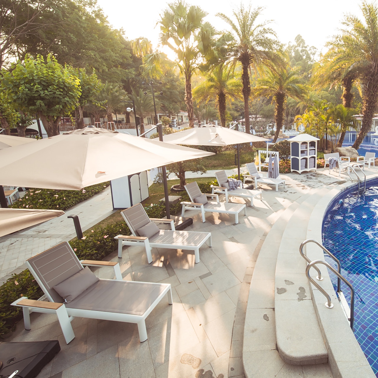 Higold Milano propone sdrai piscina – Realizzazione Good View Hotel in China